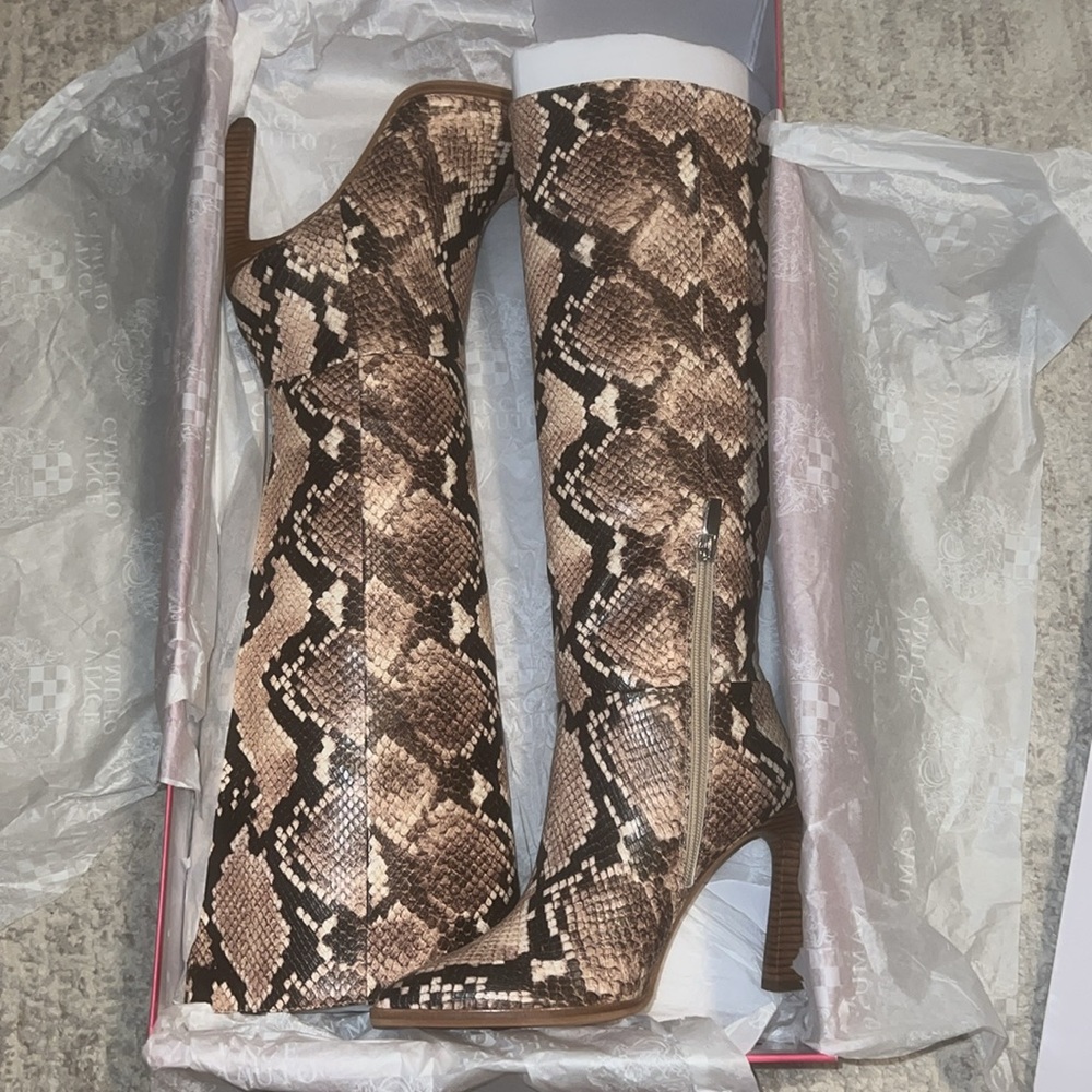 VINCE CAMUTO PELSNA SNAKESKIN BOOTS🐍